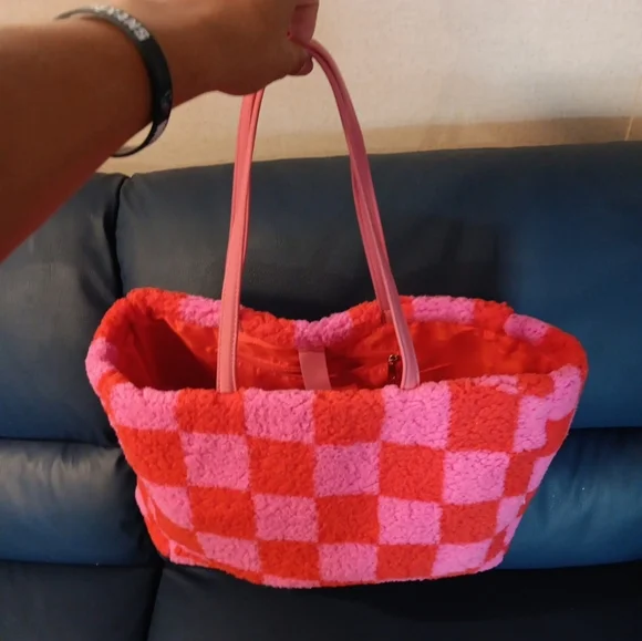 No Boundaries Stylish Pink and Red Checkered Tote Bag - Picture 3 of 4